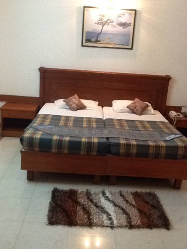 העיר בנגלור Hotel Kanishka Phg מראה חיצוני תמונה