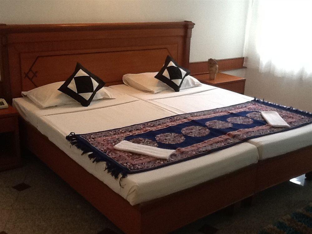 העיר בנגלור Hotel Kanishka Phg מראה חיצוני תמונה