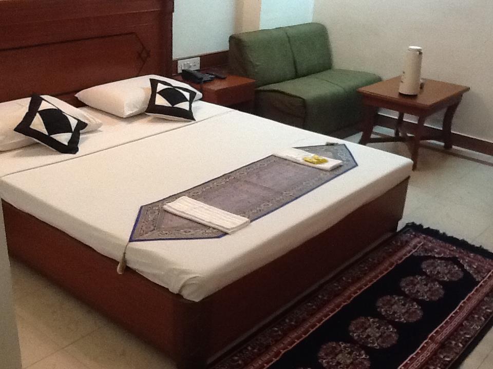 העיר בנגלור Hotel Kanishka Phg מראה חיצוני תמונה
